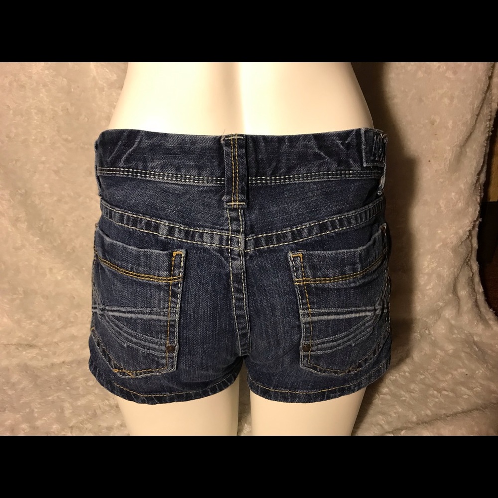 Shorts - Picture 3 of 4